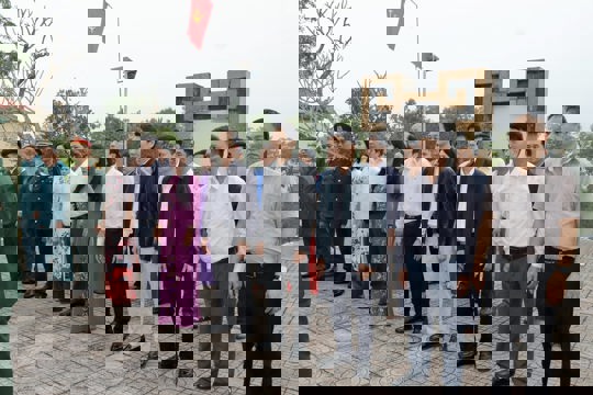 Vũ Quang thành kính dâng hương tri ân các anh hùng liệt sĩ và bậc tiền nhân