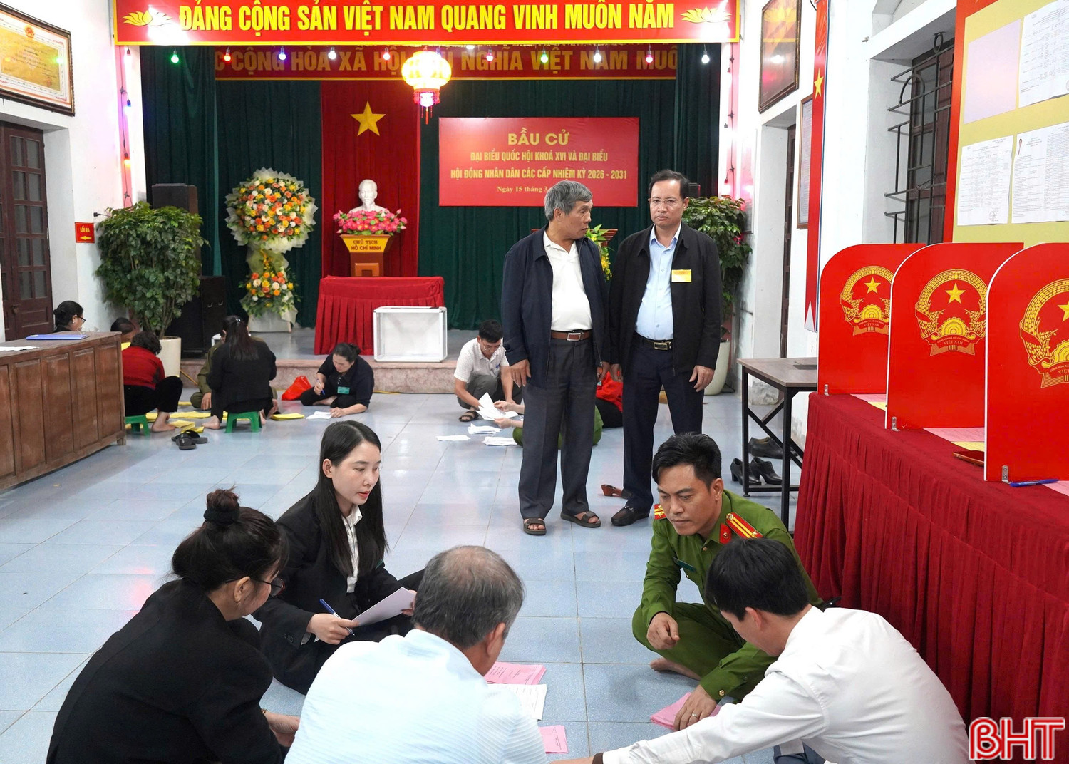 Việc kiểm phiếu tại các khu vực bỏ phiếu trên địa bàn xã Tiên Điền tuân thủ nghiêm túc các quy trình.