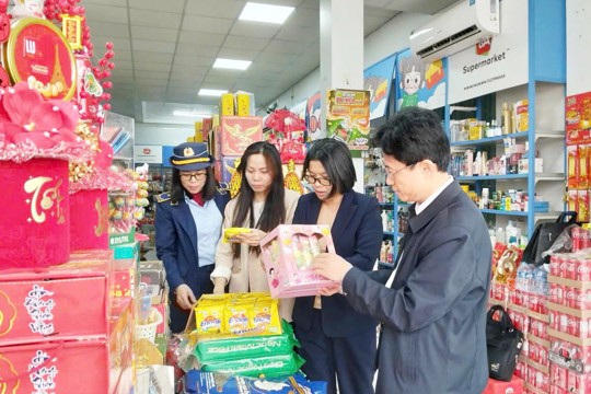 Tăng cường kiểm nghiệm, giám sát an toàn thực phẩm nhằm bảo vệ sức khỏe nhân dân