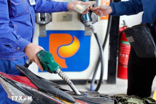 Tăng mạnh mức chi quỹ bình ổn, mặt hàng xăng RON95-III vượt 29.000 đồng mỗi lít
