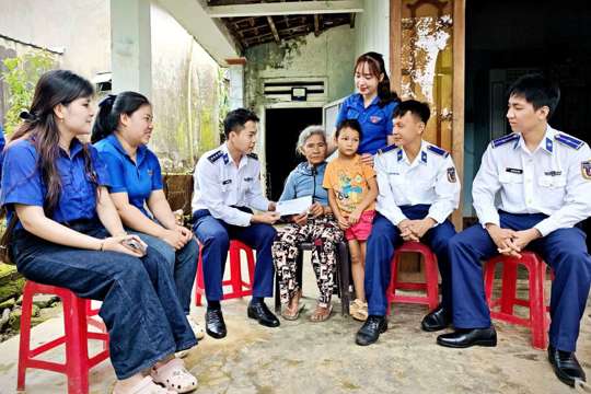 Tuổi trẻ Hải đội 211 rực lửa thi đua giữa trùng khơi