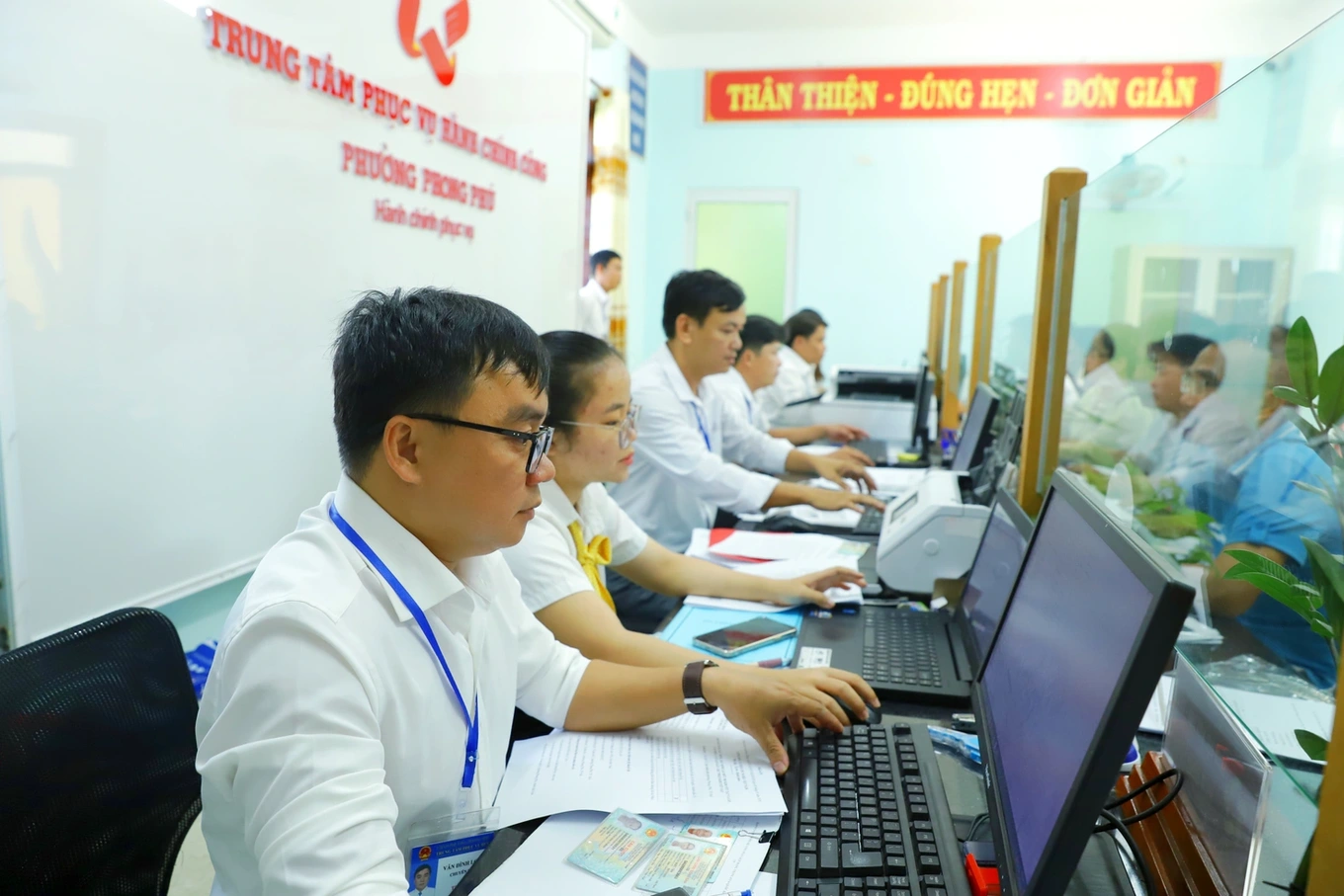 Bộ Nội vụ hướng dẫn điều kiện tiếp nhận nhân sự vào công chức