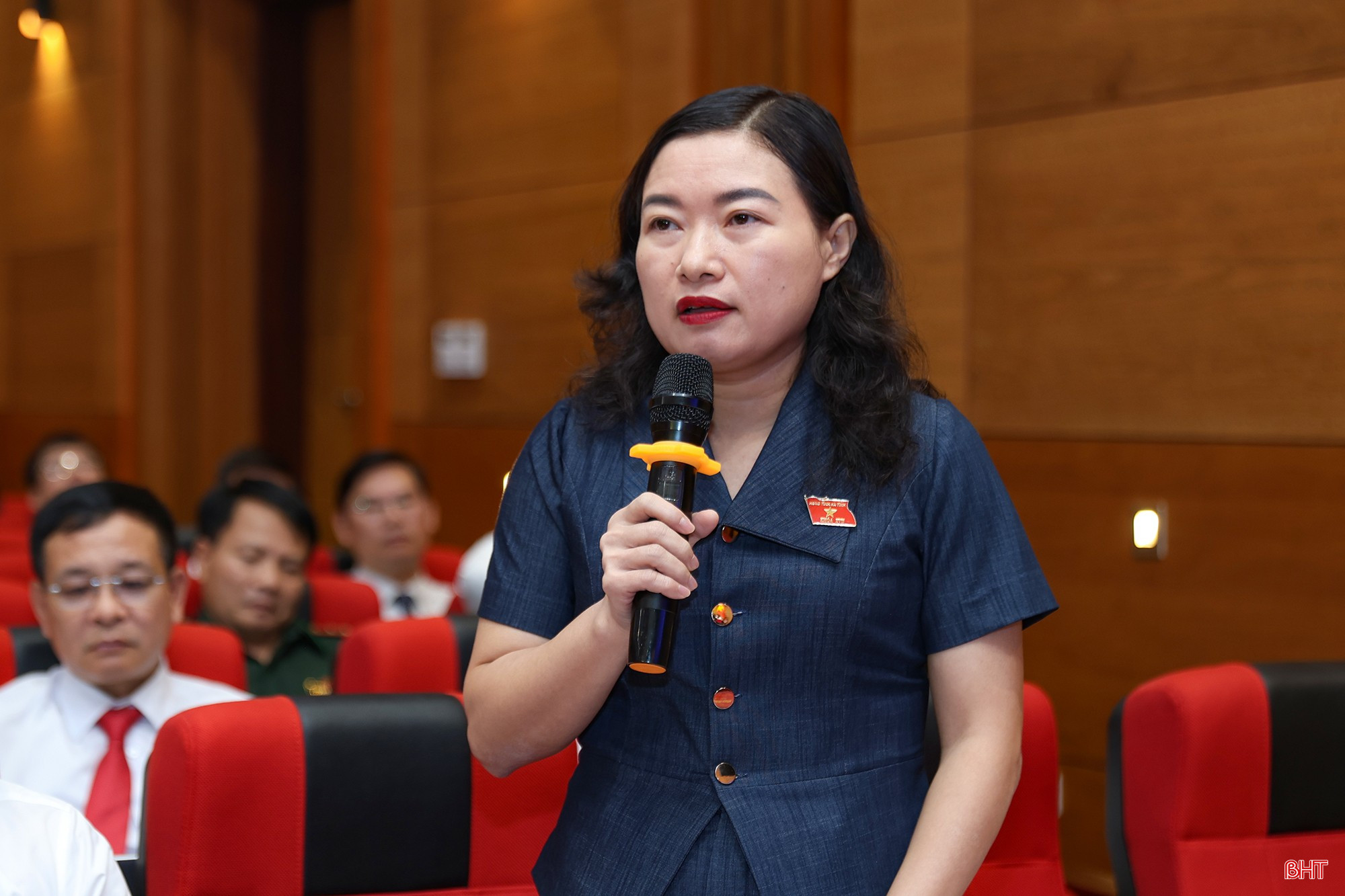 Đồng chí Nguyễn Thị Nguyệt - Phó Chủ tịch UBND tỉnh giải trình một số nội dung liên quan. Đồng chí Nguyễn Thị Nguyệt - Phó Chủ tịch UBND tỉnh giải trình một số nội dung liên quan.