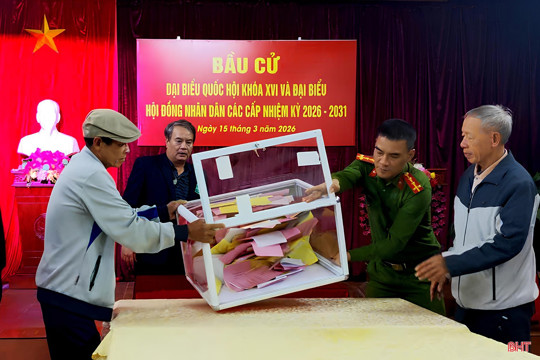 Hà Tĩnh khẩn trương kiểm phiếu bầu cử
