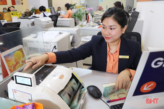 Lãi suất ngân hàng biến động mạnh: Người mừng, người lo!