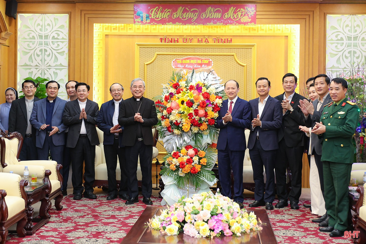 Tòa Giám mục Giáo phận Hà Tĩnh chúc Tết Đảng bộ và Nhân dân tỉnh nhà