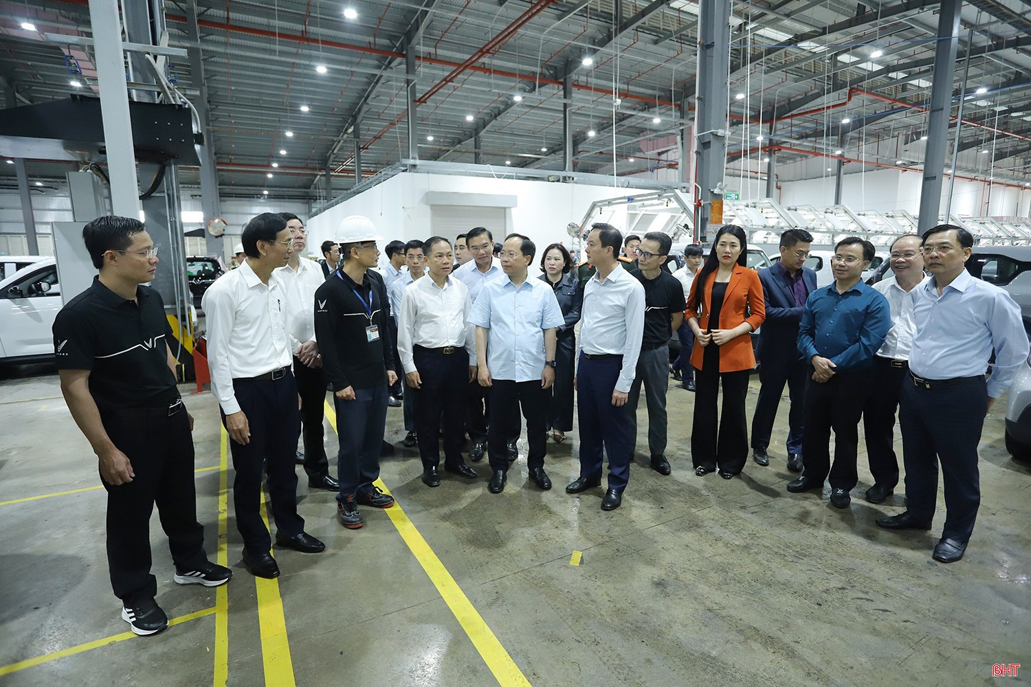 Đoàn công tác của tỉnh do Bí thư Tỉnh ủy Nguyễn Duy Lâm làm trưởng đoàn đi kiểm tra sản xuất tại các doanh nghiệp trong Khu kinh tế Vũng Áng.