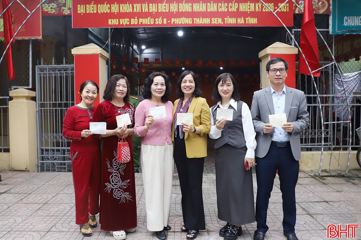 Sau khi hoàn thành bỏ phiếu, cử tri bày tỏ niềm tin vào sự thành công của kỳ bầu cử và tin tưởng vào những người đại diện mà mình lựa chọn.