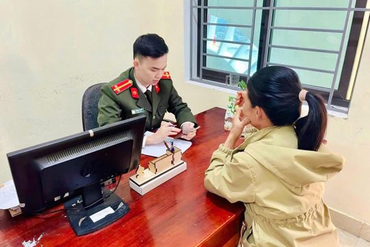 Công an xã Sơn Tây kịp thời ngăn chặn vụ lừa đảo trên không gian mạng, giúp người dân tránh thiệt hại lớn