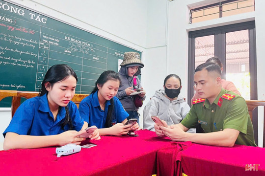 "Mùa hè số cùng VNeID" giúp người dân Hà Tĩnh nâng cao kỹ năng số