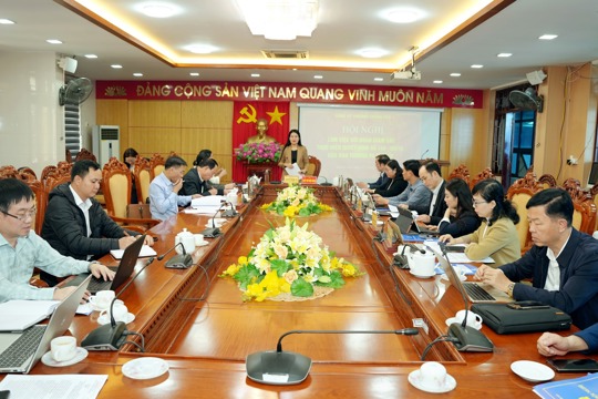 Ban Thường vụ Tỉnh ủy giám sát công tác bầu cử tại phường Thành Sen 