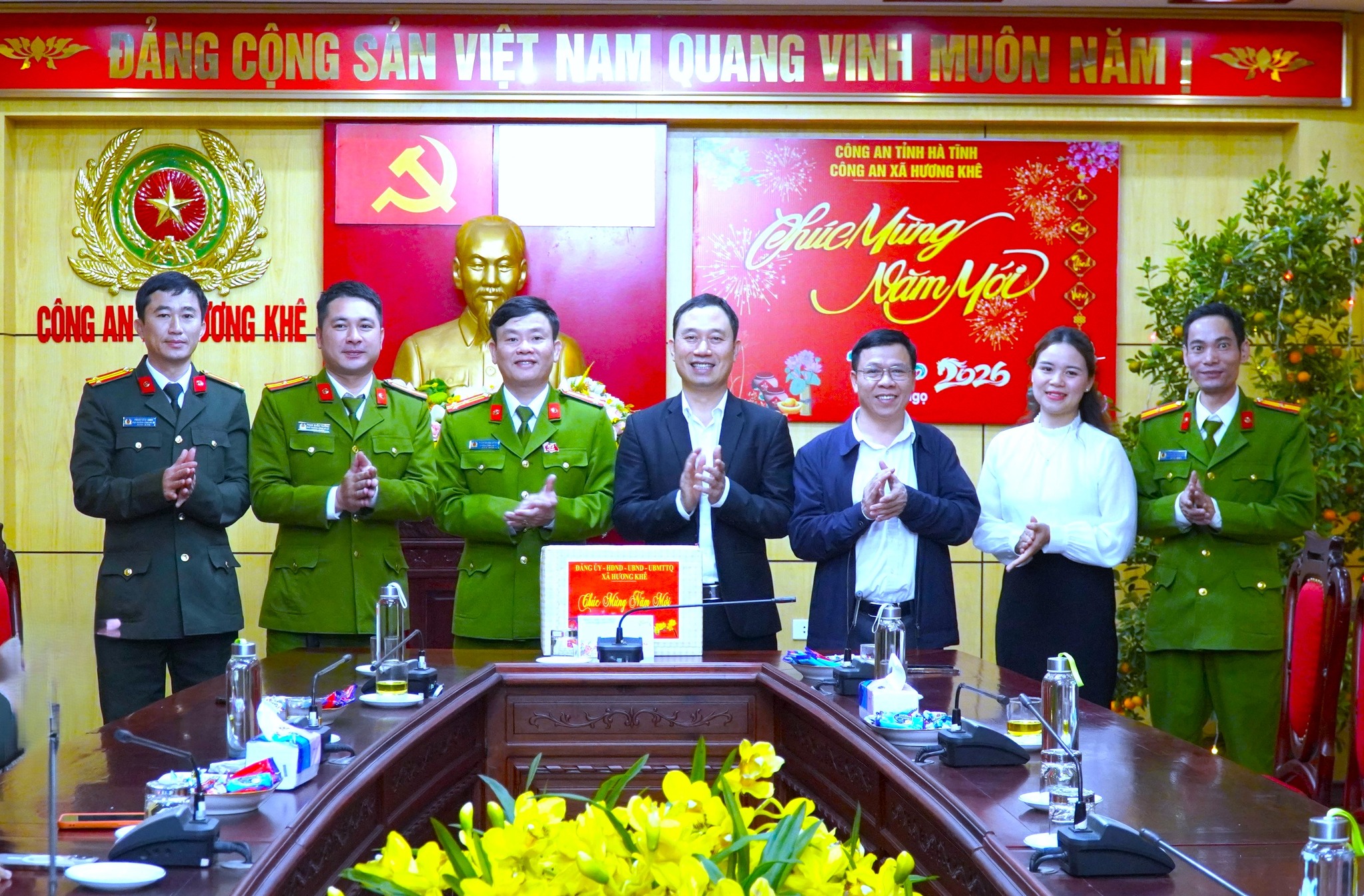 Hương Khê thăm, động viên lực lượng làm nhiệm vụ dịp Tết Bính Ngọ 2026