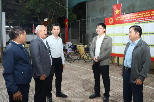 Ứng cử viên HĐND phường Thành Sen lắng nghe ý kiến cử tri tại TDP 4 và TDP 6