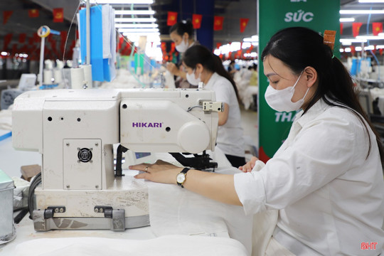 Giờ cao điểm tính giá điện thay đổi, nhóm khách hàng nào chịu tác động lớn?