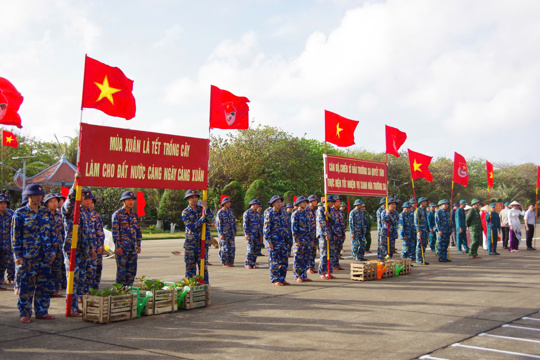 Trường Sa ra quân “Tết trồng cây” đầu xuân 2026, tiếp tục xanh hóa đảo tiền tiêu