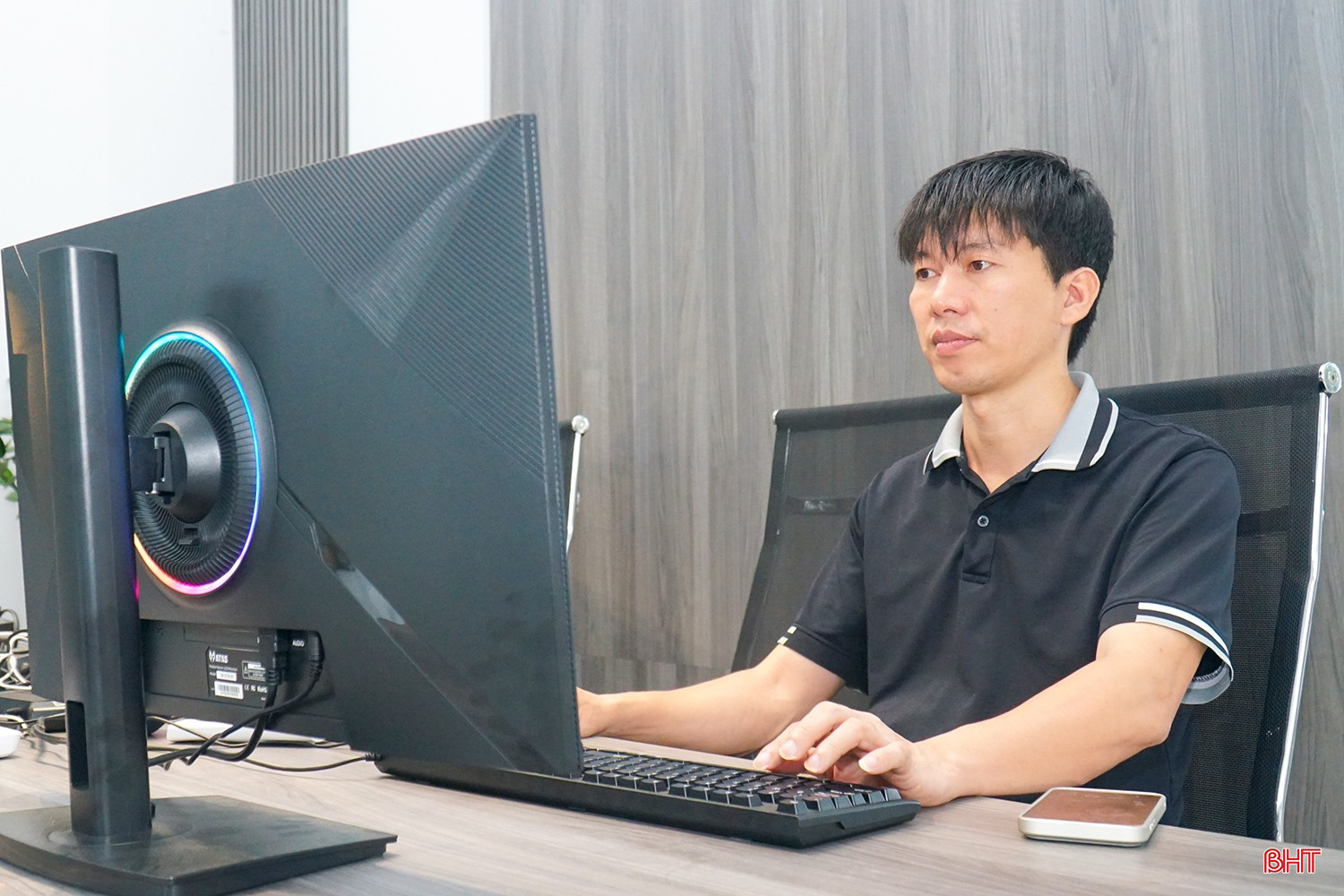 Anh Nguyễn Đình Thái ứng dụng AI vào sản xuất video quảng bá, mở ra hướng dịch vụ mới đáp ứng nhu cầu của khách hàng. bqbht_br_thai-1716.jpg