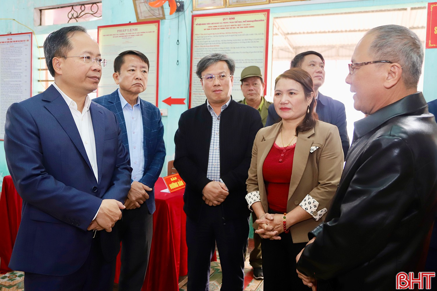 Đồng ch&iacute; Nguyễn Duy L&acirc;m kiểm tra c&ocirc;ng t&aacute;c bầu cử tại x&atilde; Mai Phụ.