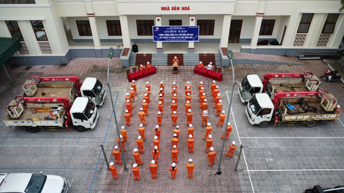 Công ty Điện lực Hà Tĩnh tăng cường diễn tập, nâng cao kỹ năng xử lý sự cố và phòng chống thiên tai