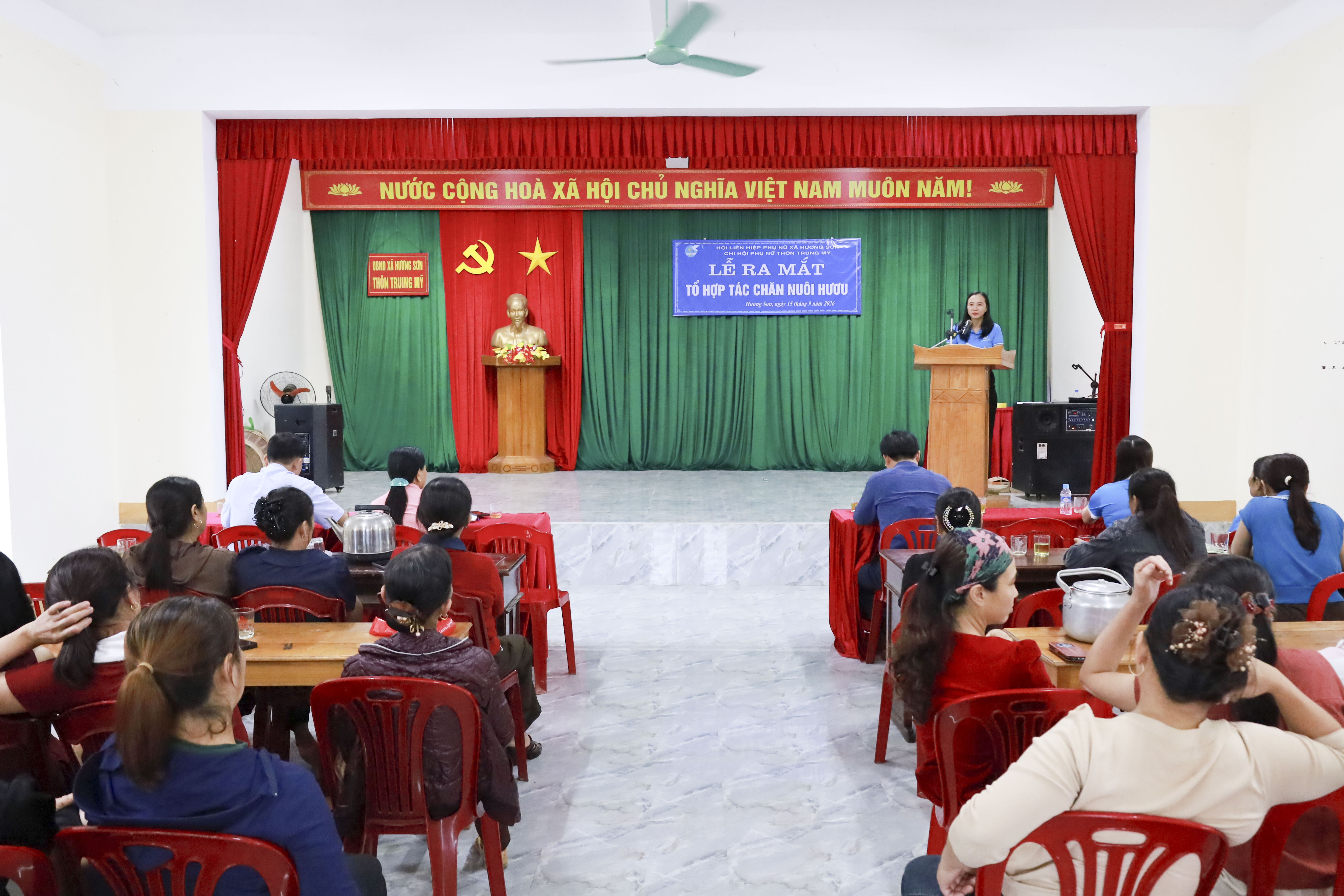 Hương Sơn thành lập tổ hợp tác chăn nuôi hươu với 35 thành viên
