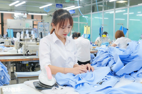 Toàn bộ tiền lương làm thêm giờ, làm ban đêm được miễn thuế thu nhập