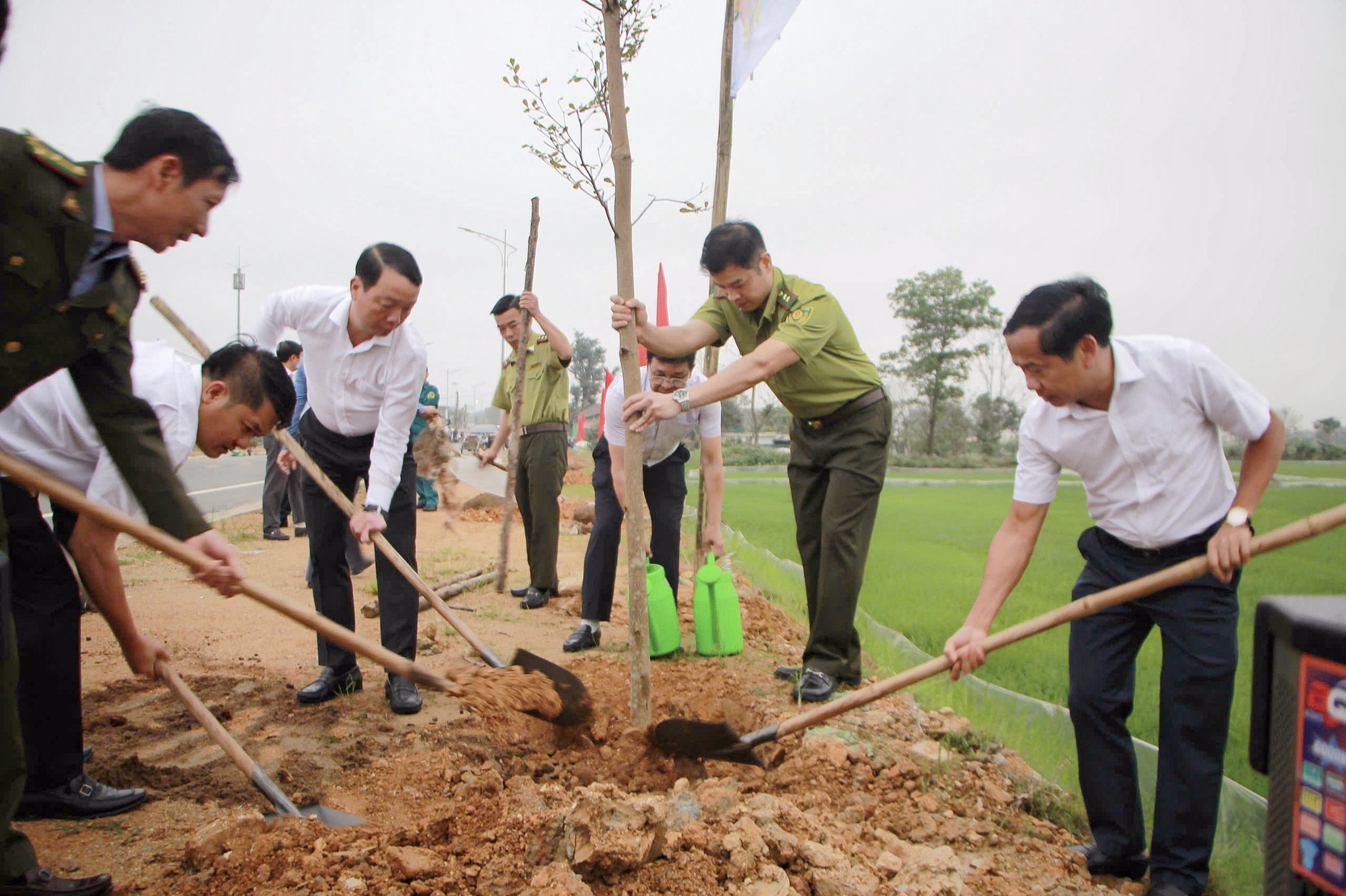 Chủ tịch UBND tỉnh Phan Thiên Định tham dự  “Tết trồng cây đời đời nhớ ơn Bác Hồ” xuân Bính Ngọ tại xã Can Lộc