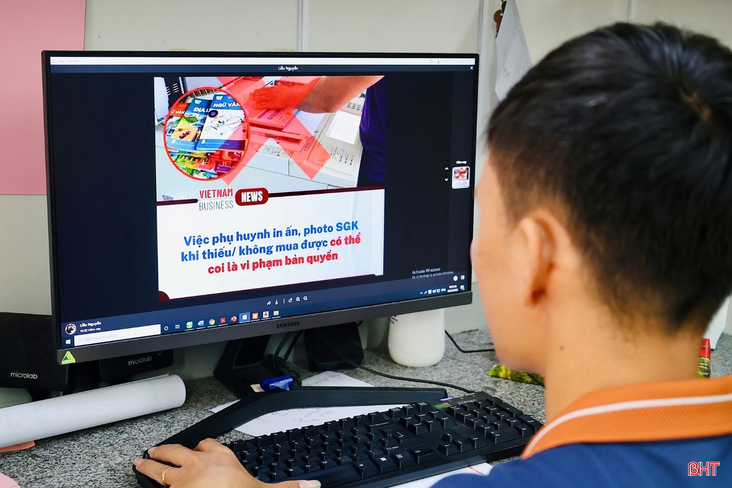 Thiếu sách giáo khoa, phụ huynh sao chép cho con học có vi phạm bản quyền?