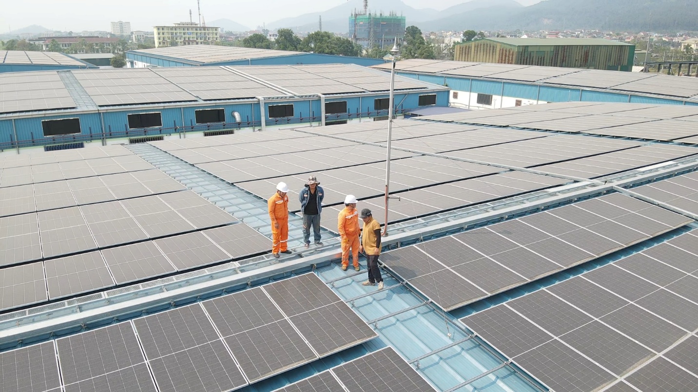 Điện mặt trời mái nhà giảm áp lực điện mùa nắng nóng ở Hà Tĩnh