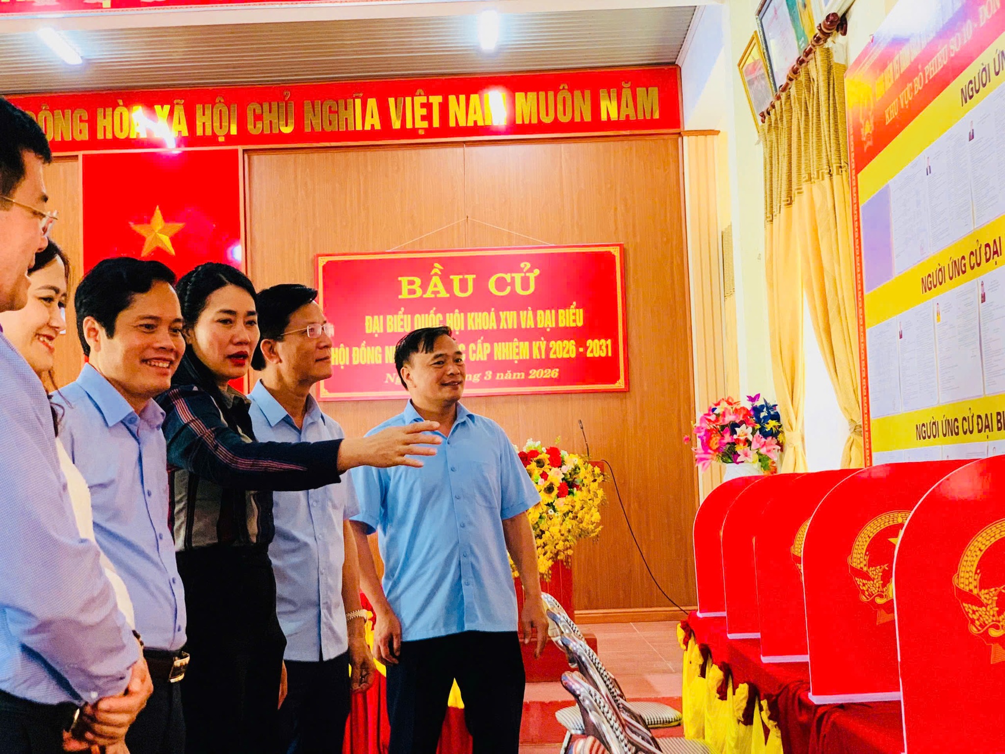 Kiểm tra, giám sát công tác chuẩn bị bầu cử tại phường Hoành Sơn