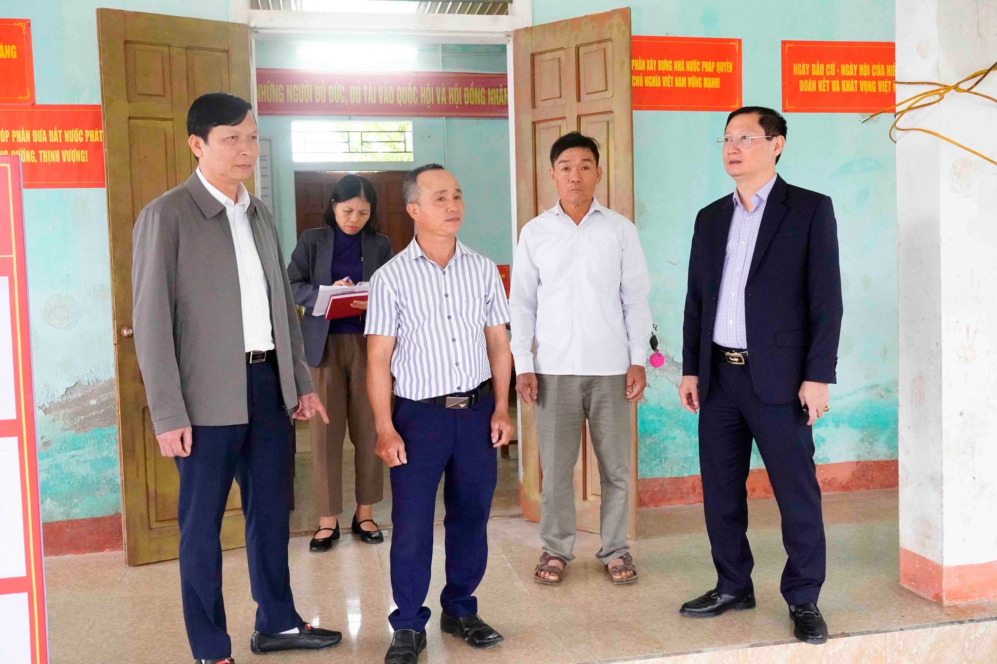Hương Sơn kiểm tra, giám sát công tác chuẩn bị bầu cử tại các khu vực bỏ phiếu