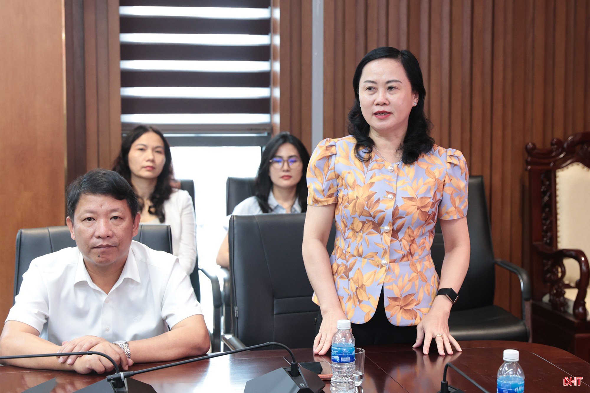 Đồng chí Trương Thanh Huyền - Ủy viên BTV Tỉnh ủy, Trưởng ban Tổ chức Tỉnh ủy phát biểu đáp từ. bqbht_br_bi-thu-chuc-mung-5v.jpg