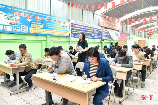 Vinfast Hà Tĩnh tuyển 3.000 lao động, sàn giao dịch nóng lên trước giờ G