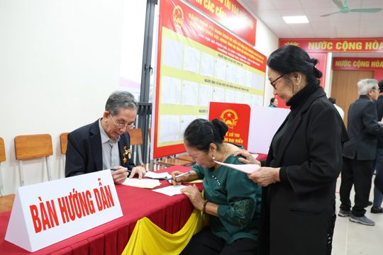 Hà Tĩnh: 1.110 khu vực bỏ phiếu khai mạc đúng quy định, cử tri tích cực tham gia bầu cử