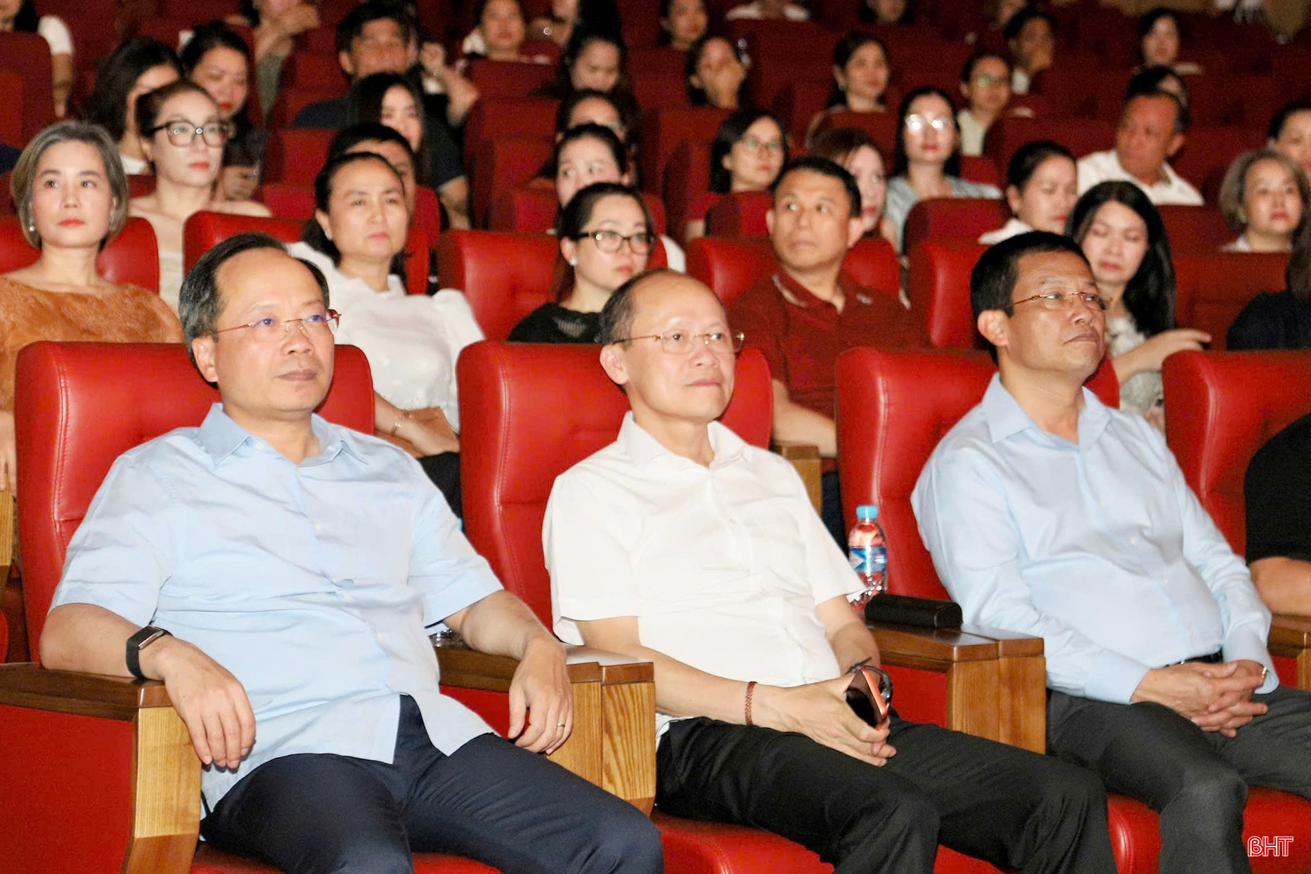 Lắng đọng đêm nhạc "Nối vòng tay yêu thương"