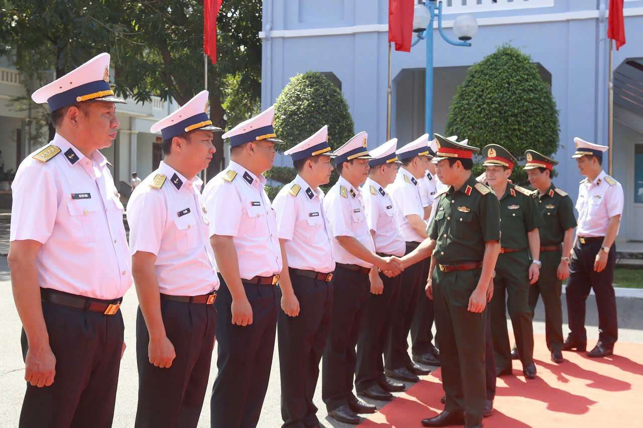 Tổng Tham mưu trưởng kiểm tra, động viên các đơn vị Hải quân tại Cam Ranh trước Tết
