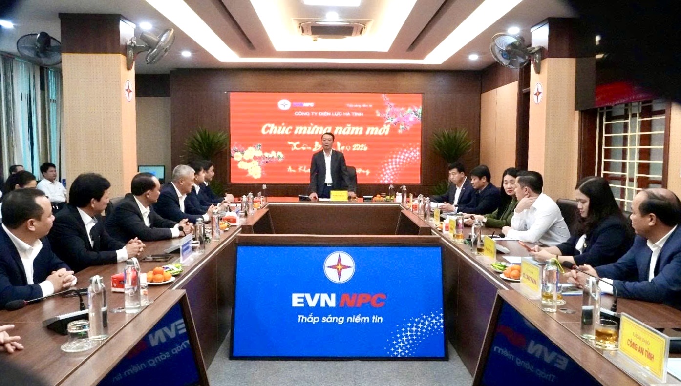 Lãnh đạo tỉnh Hà Tĩnh thăm, chúc Tết cán bộ, công nhân viên Công ty Điện lực Hà Tĩnh