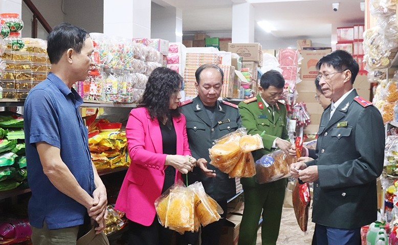 Siết chặt an toàn thực phẩm, đẩy mạnh cải cách thủ tục hành chính 