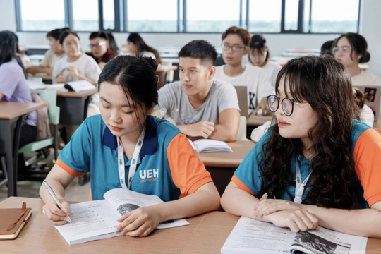 Lần đầu có quy định về nhà giáo hợp đồng toàn thời gian sau khi nghỉ hưu