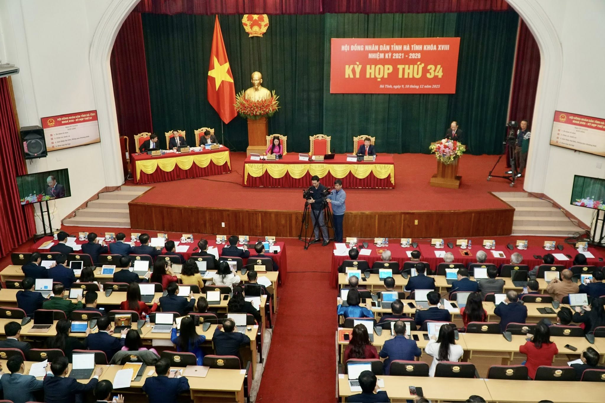 Khai mạc trọng thể kỳ họp thứ 34, HĐND tỉnh Hà Tĩnh khóa XVIII