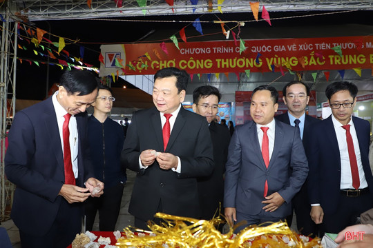 Khai mạc Hội chợ Công thương vùng Bắc Trung Bộ - Hà Tĩnh 