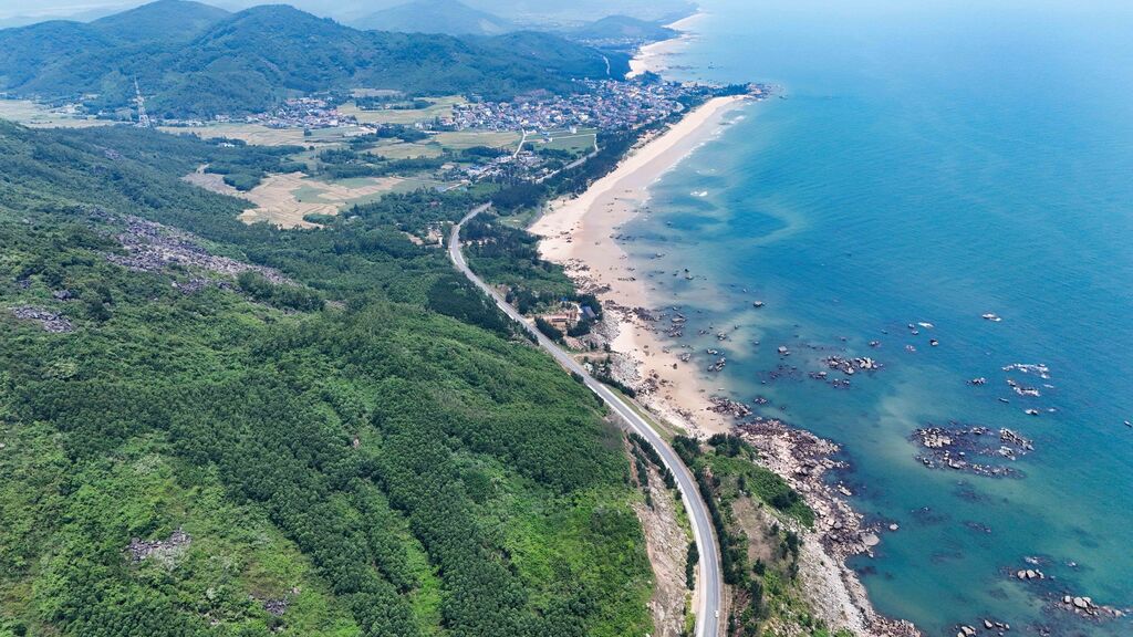 Vẻ đẹp ấn tượng trên cung đường ven biển Hà Tĩnh