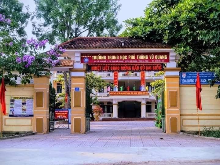 Quyết định phê duyệt Báo cáo kinh tế - kỹ thuật đầu tư xây dựng công trình Bảo dưỡng, sửa chữa cơ sở vật chất Trường THPT Vũ Quang
