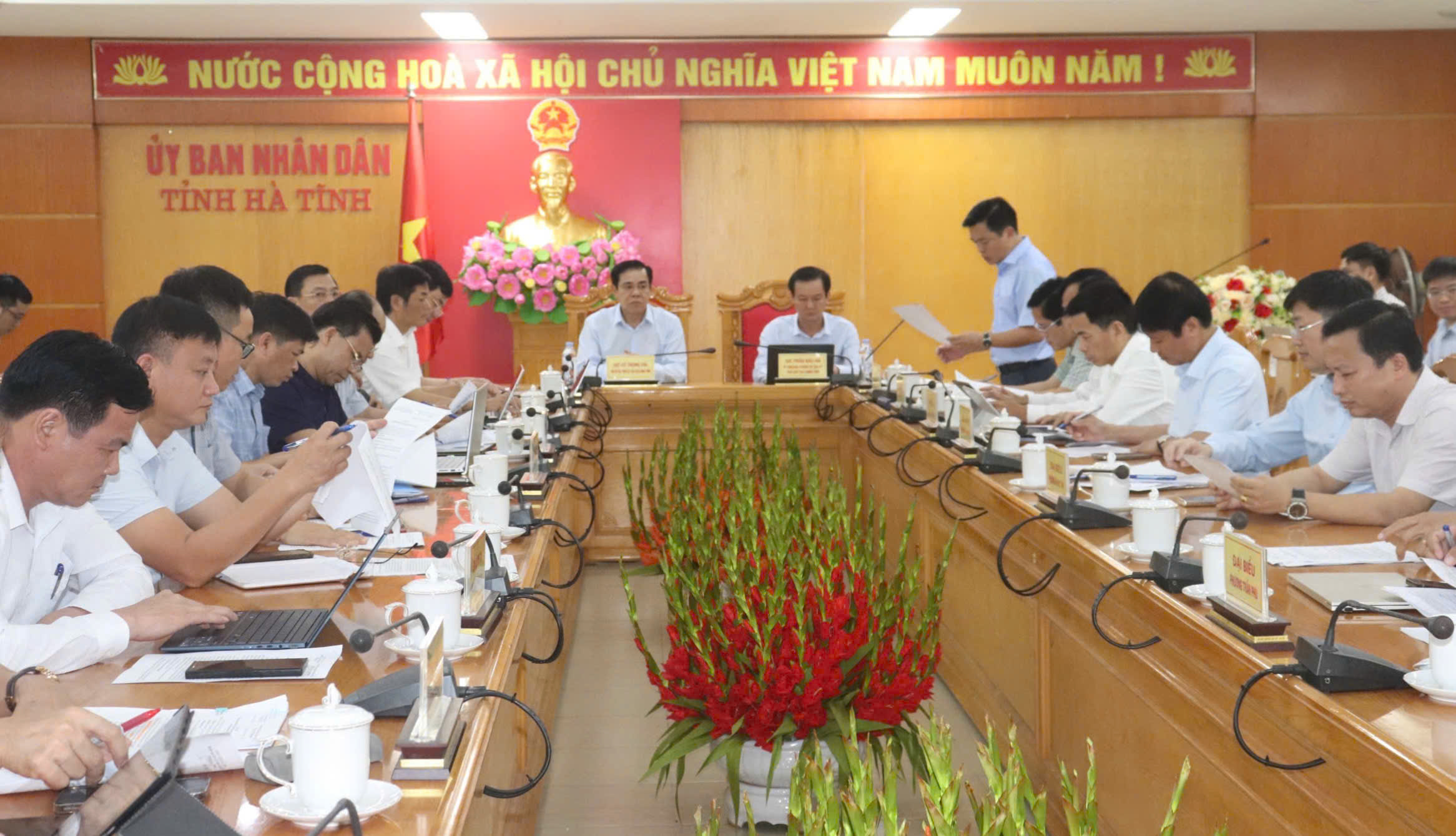 UBND tỉnh họp bàn, chỉ đạo đẩy nhanh tiến độ giải phóng mặt bằng các dự án trọng điểm