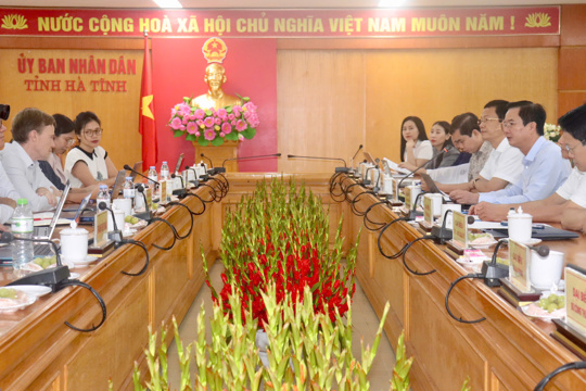  Đồng chí Phó Chủ tịch UBND tỉnh Trần Báu Hà làm việc với đoàn công tác của Ngân hàng Phát triển châu Á 