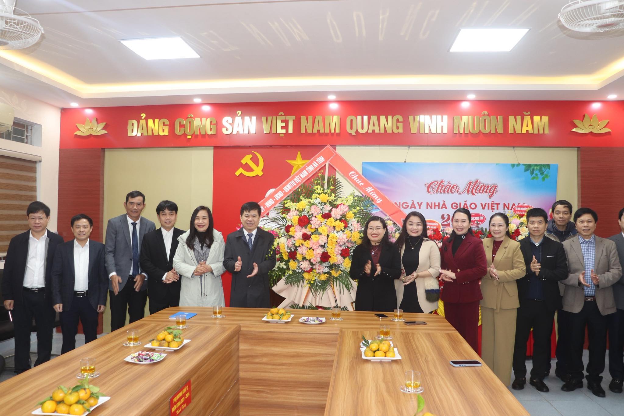 Phó Chủ tịch UBND tỉnh chúc mừng các đơn vị, trường học nhân Ngày Nhà giáo Việt Nam