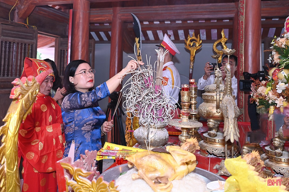 Dâng hương tưởng niệm nhân kỷ niệm 310 năm Ngày sinh Thám hoa Phan Kính