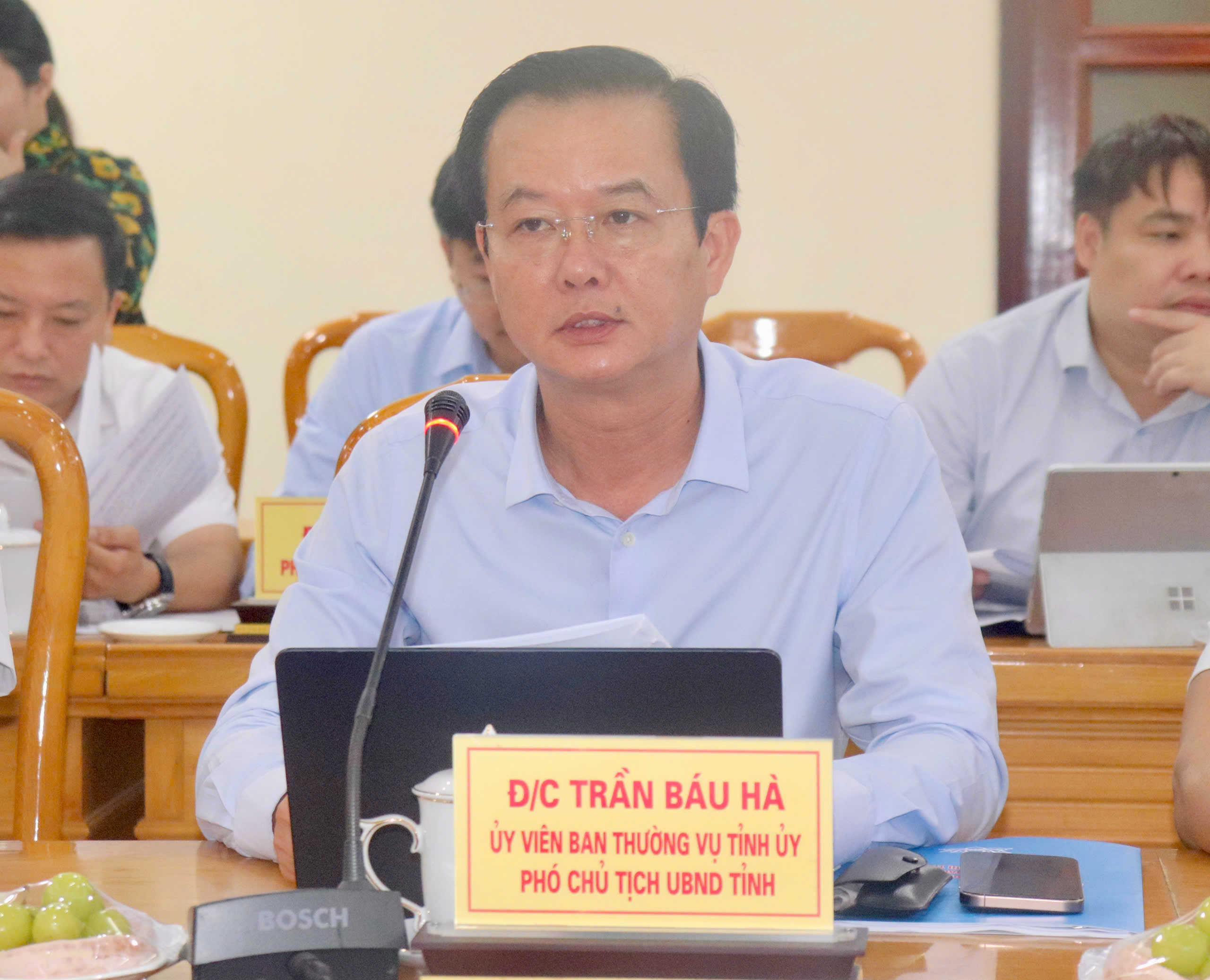Đồng chí Phó Chủ tịch UBND tỉnh Trần Báu Hà làm việc với đoàn công tác của Ngân hàng Phát triển châu Á