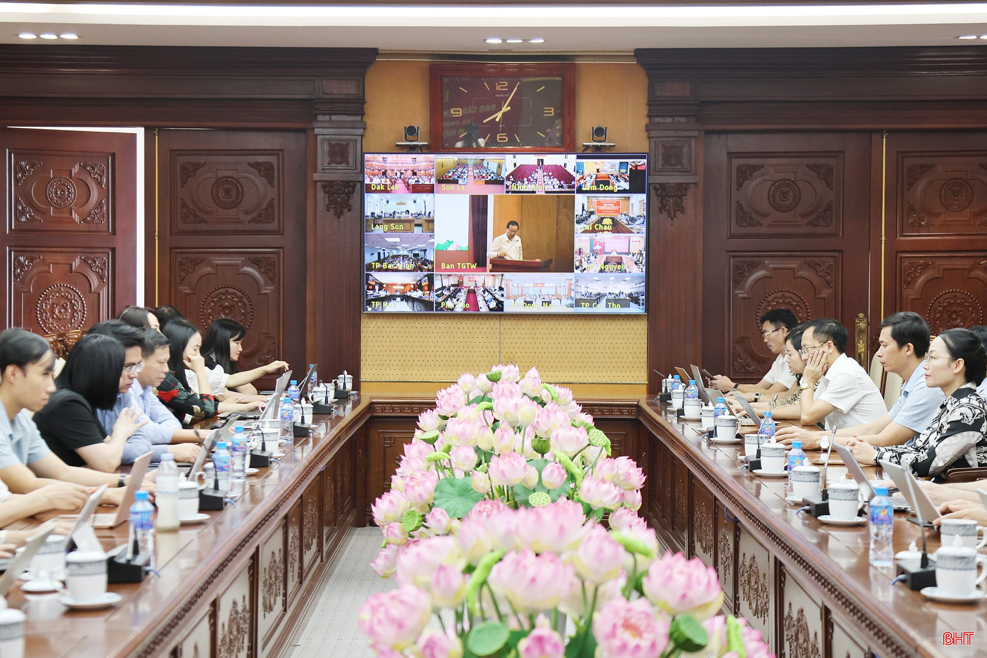 Các đại biểu tham dự tại điểm cầu Hà Tĩnh. bqbht_br_img-4008a.jpg