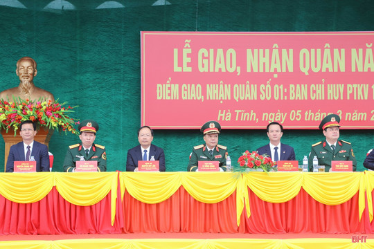 Phó Tư lệnh Quân khu 4 và Bí thư Tỉnh ủy Hà Tĩnh dự lễ giao nhận quân năm 2026