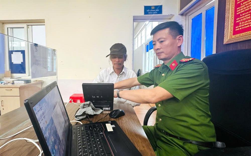 Công an xã Cẩm Xuyên nêu cao tinh thần phục vụ Nhân dân