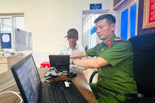 Công an xã Cẩm Xuyên nêu cao tinh thần phục vụ Nhân dân